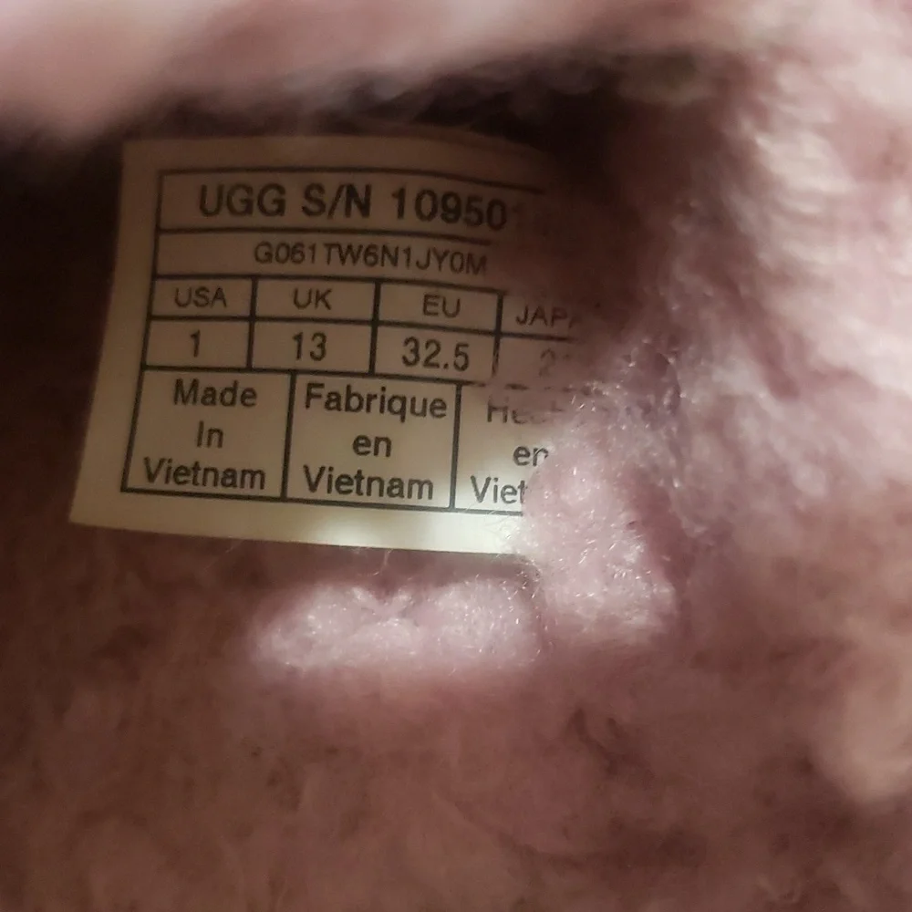 Ugg faux fur pink bow cozy youth slippers size 1